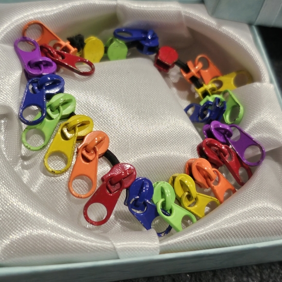 Rainbow Multi-colored Zipper Elastic Bracelet - Picture 3 of 4